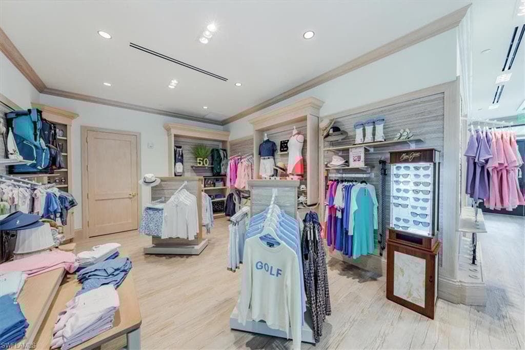 112 Wilderness Dr 224, Naples, FL 34105-35