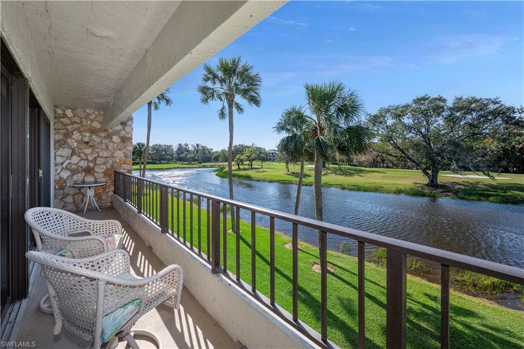 112 Wilderness Dr 224, Naples, FL 34105-3