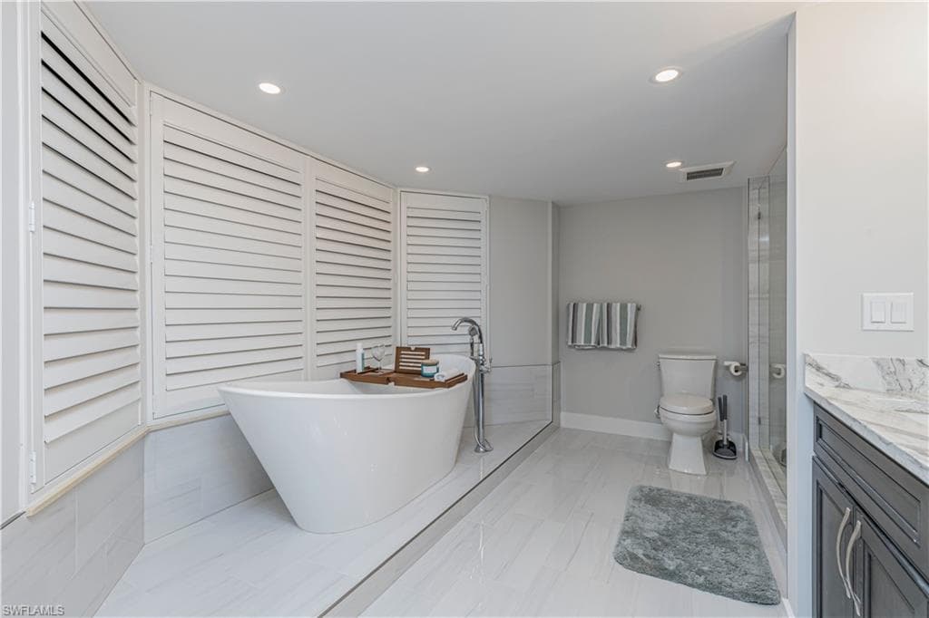 220 Collier Blvd 406, Marco Island, FL 34145-23
