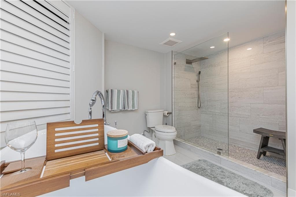 220 Collier Blvd 406, Marco Island, FL 34145-25