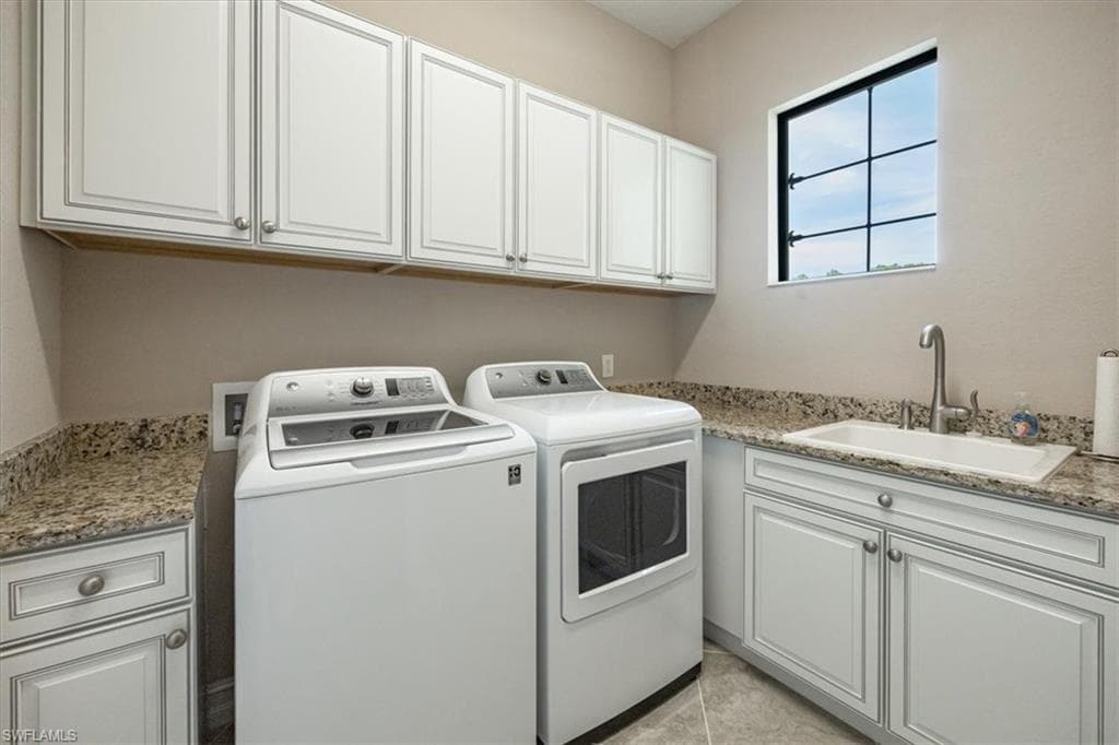 2280 Somerset Pl, Naples, FL 34120-22