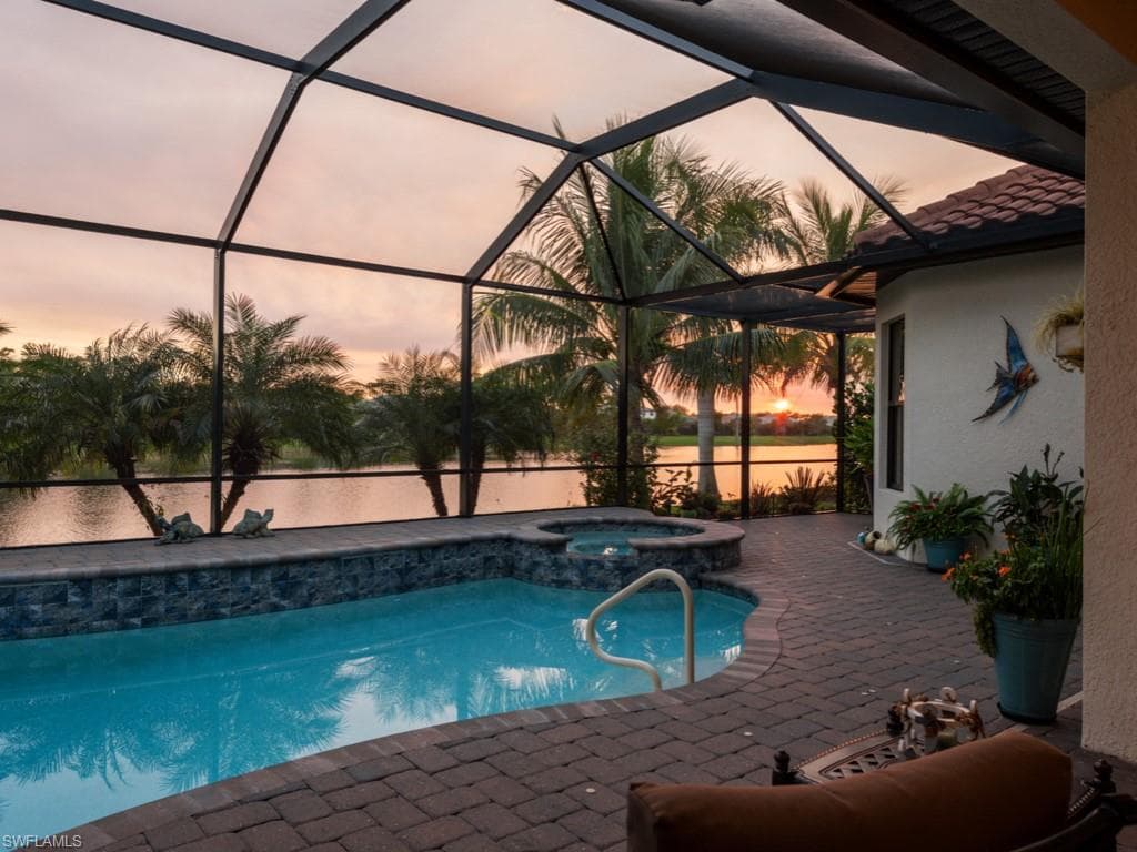 2280 Somerset Pl, Naples, FL 34120-25