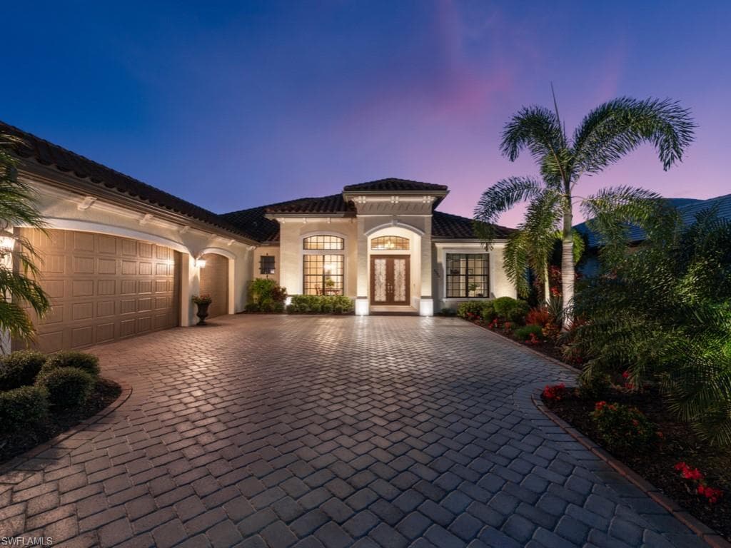 2280 Somerset Pl, Naples, FL 34120-2