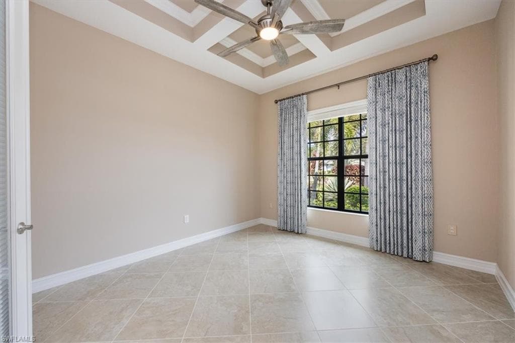 2280 Somerset Pl, Naples, FL 34120-44