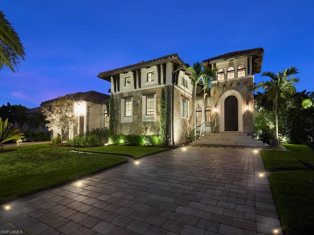 4216 Crayton Rd, Naples, FL 34103-3