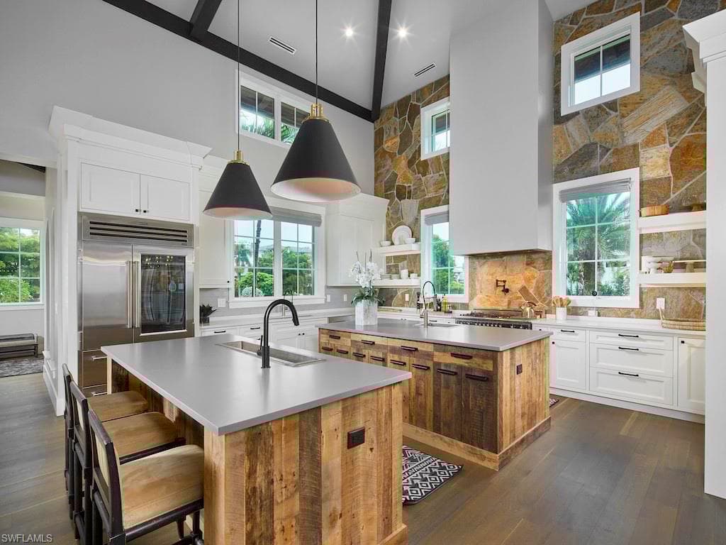 4216 Crayton Rd, Naples, FL 34103-5
