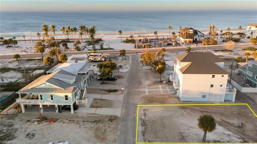 131 Hibiscus Dr, Fort Myers Beach, FL 33931-9
