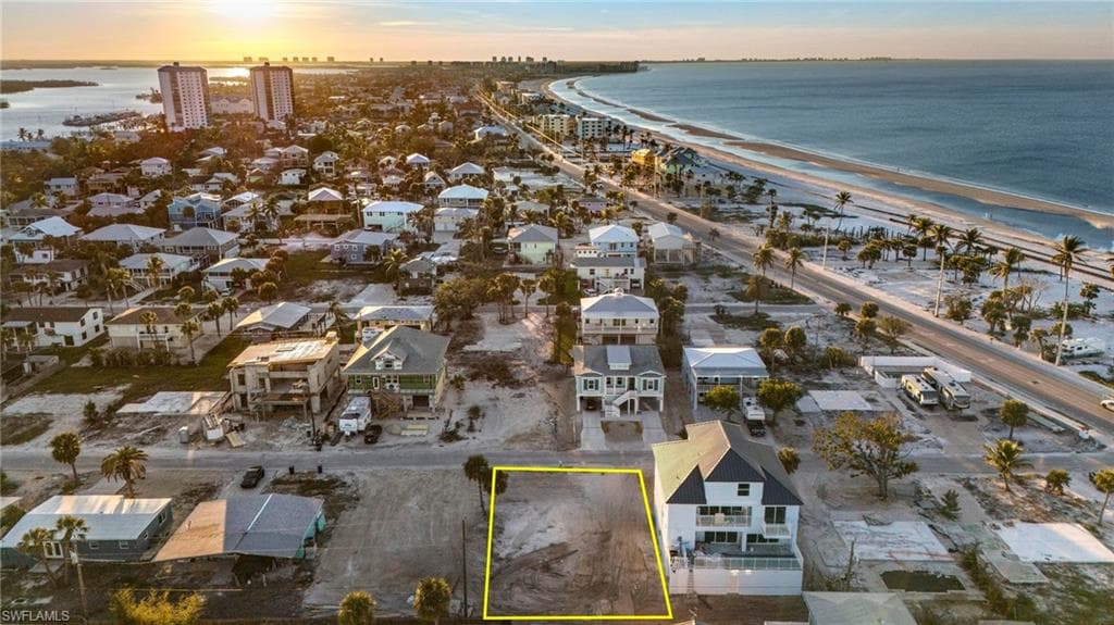 131 Hibiscus Dr, Fort Myers Beach, FL 33931-15