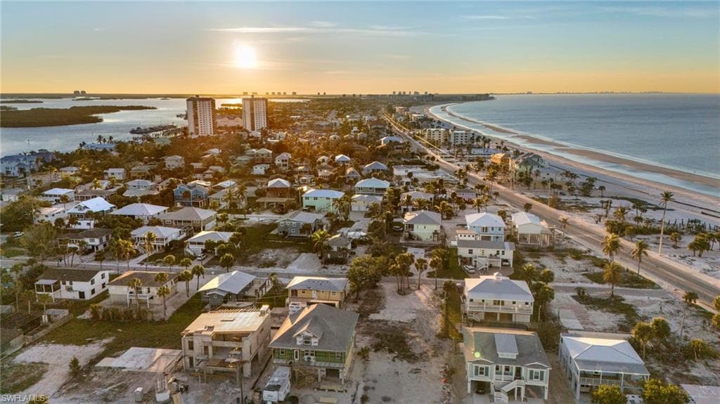 131 Hibiscus Dr, Fort Myers Beach, FL 33931-16