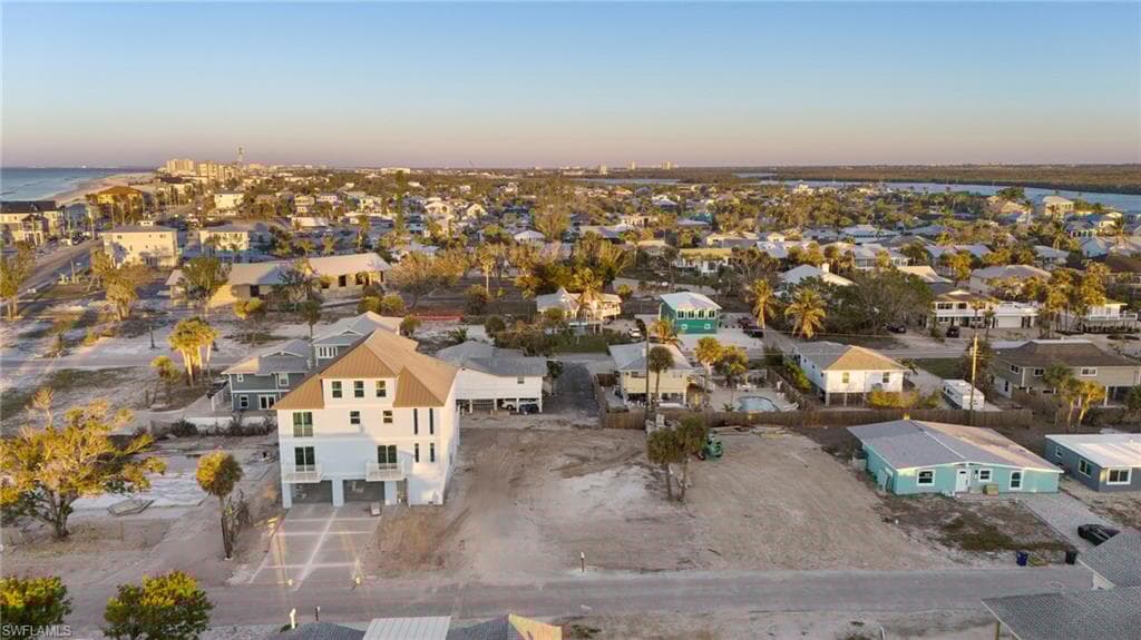 131 Hibiscus Dr, Fort Myers Beach, FL 33931-1