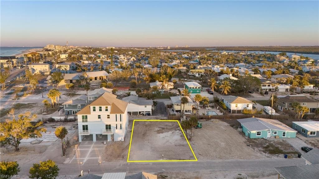131 Hibiscus Dr, Fort Myers Beach, FL 33931-3