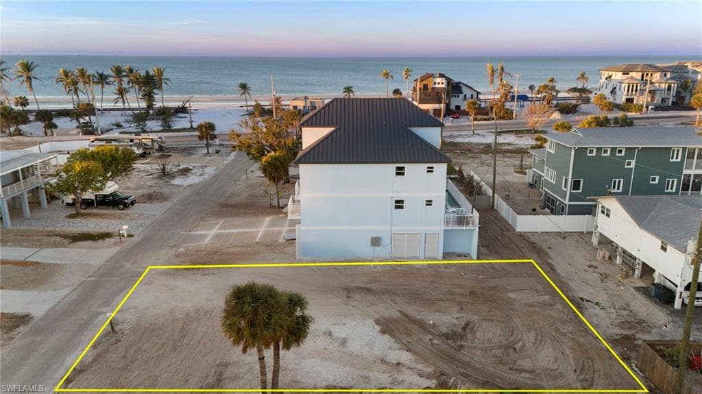 131 Hibiscus Dr, Fort Myers Beach, FL 33931-5