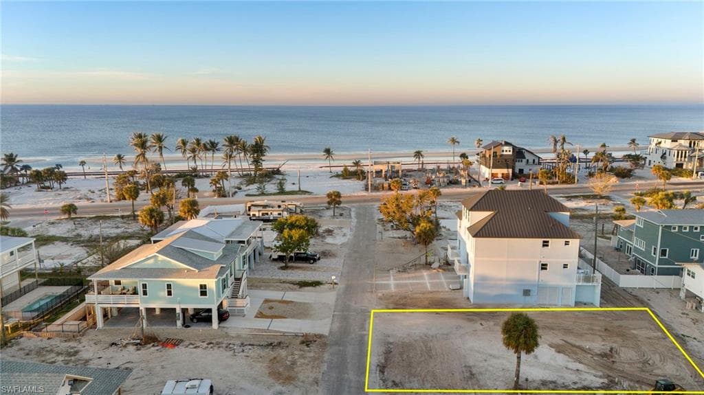 131 Hibiscus Dr, Fort Myers Beach, FL 33931-7