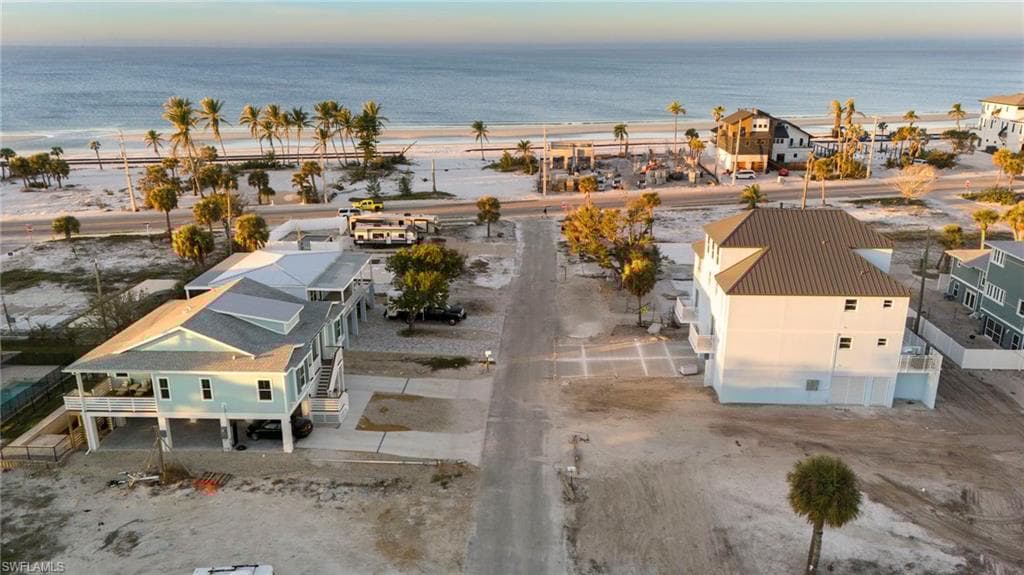 131 Hibiscus Dr, Fort Myers Beach, FL 33931-8