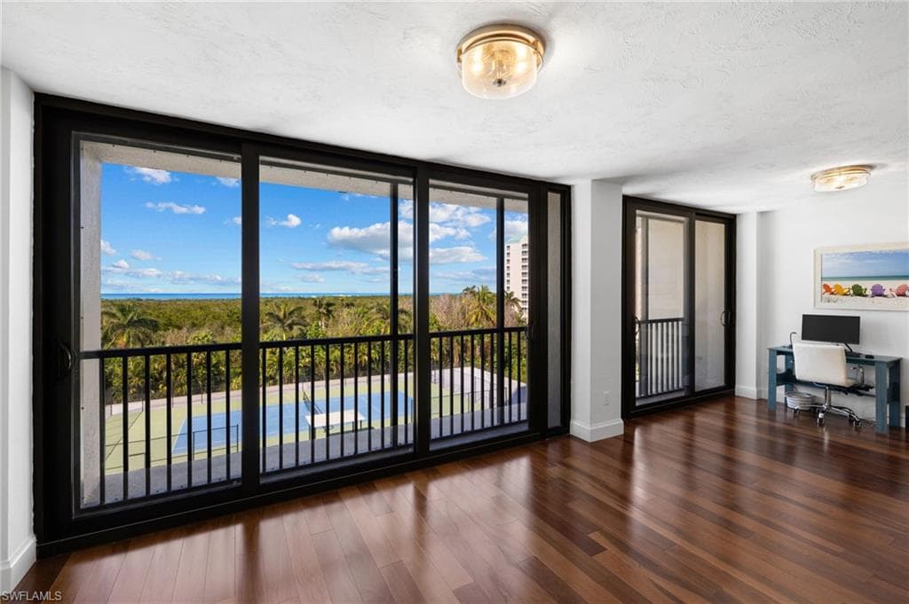 5601 Turtle Bay Dr 402, Naples, FL 34108-17
