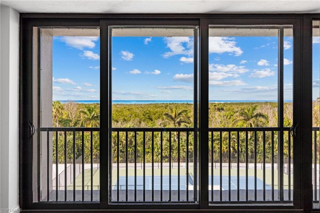 5601 Turtle Bay Dr 402, Naples, FL 34108-18