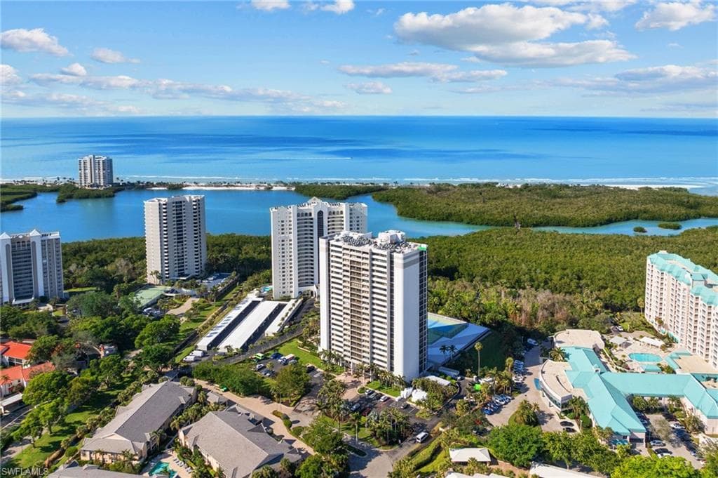 5601 Turtle Bay Dr 402, Naples, FL 34108-1