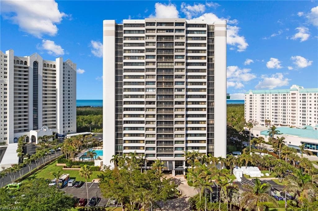 5601 Turtle Bay Dr 402, Naples, FL 34108-27