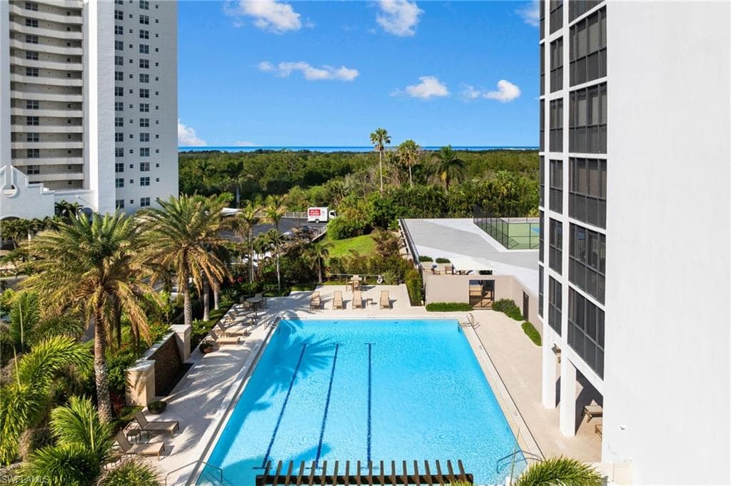 5601 Turtle Bay Dr 402, Naples, FL 34108-28