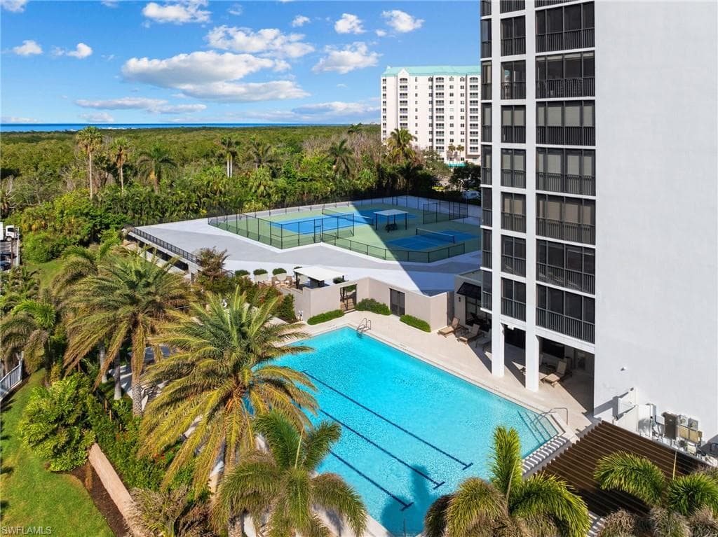 5601 Turtle Bay Dr 402, Naples, FL 34108-29