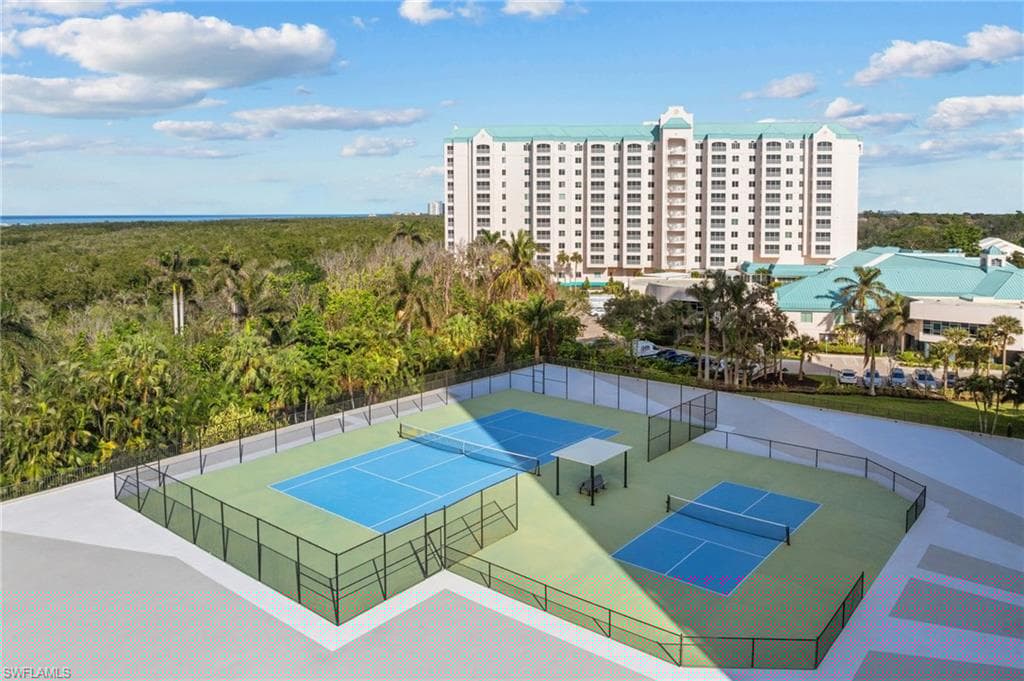 5601 Turtle Bay Dr 402, Naples, FL 34108-30