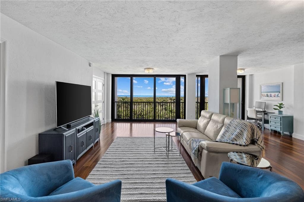 5601 Turtle Bay Dr 402, Naples, FL 34108-4