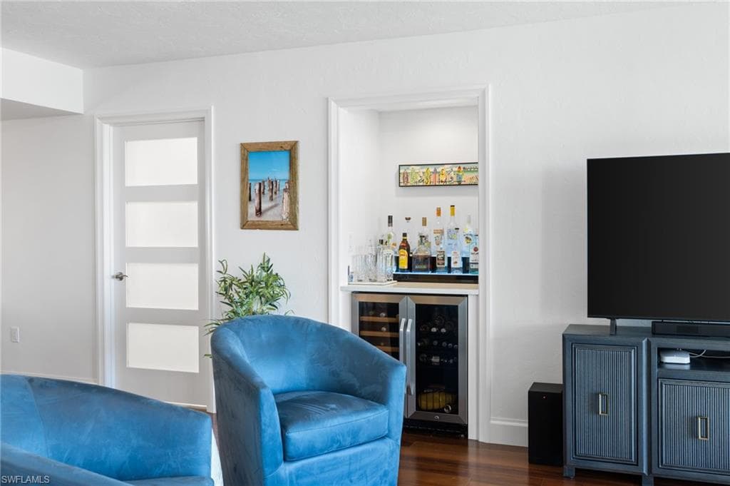 5601 Turtle Bay Dr 402, Naples, FL 34108-8
