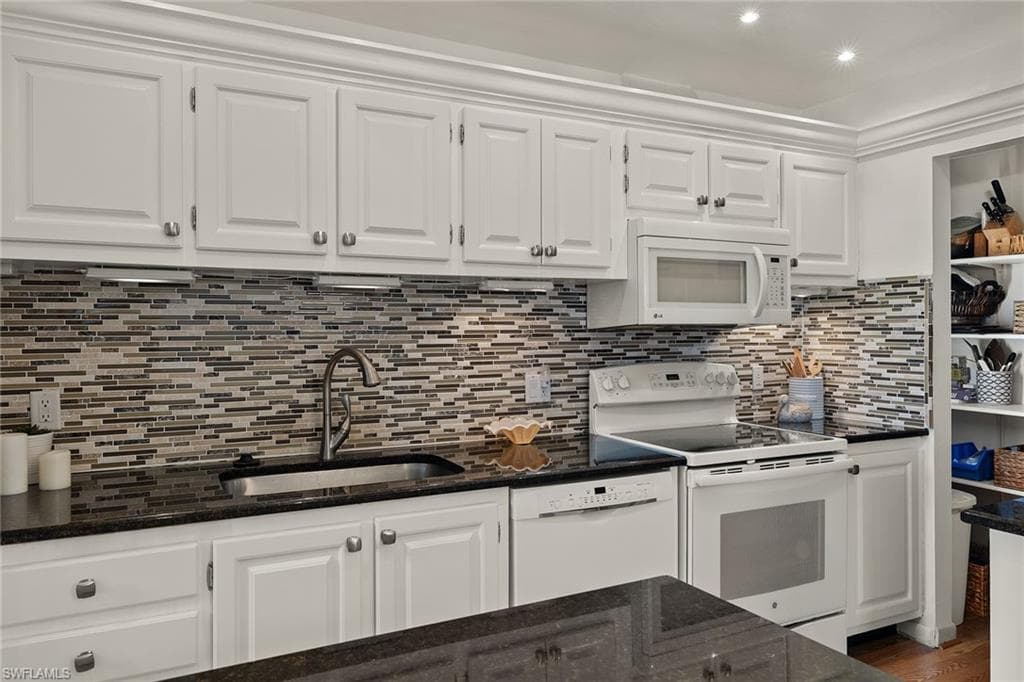788 Park Shore Dr C19, Naples, FL 34103-9