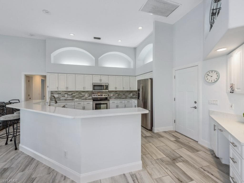 160 Seas Ct, Marco Island, FL 34145-10
