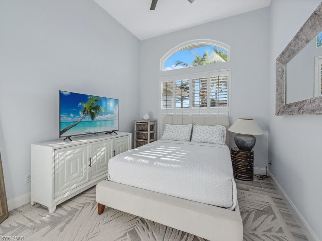 160 Seas Ct, Marco Island, FL 34145-16