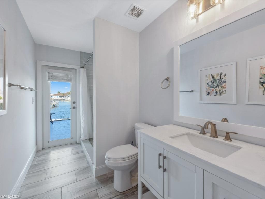 160 Seas Ct, Marco Island, FL 34145-19