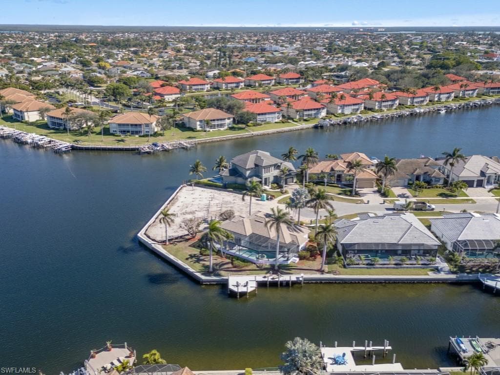 160 Seas Ct, Marco Island, FL 34145-3