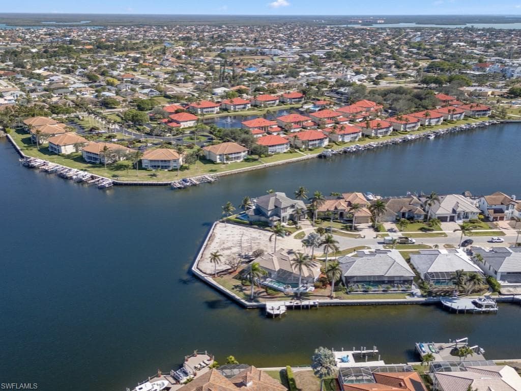 160 Seas Ct, Marco Island, FL 34145-39