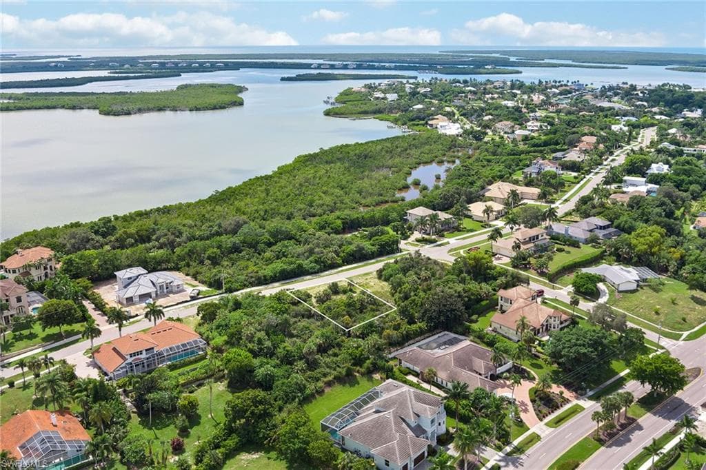 680 Inlet Dr, Marco Island, FL 34145-9