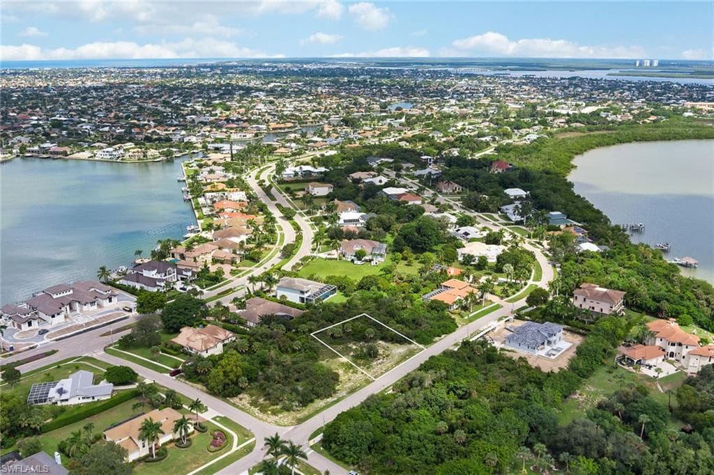 680 Inlet Dr, Marco Island, FL 34145-4