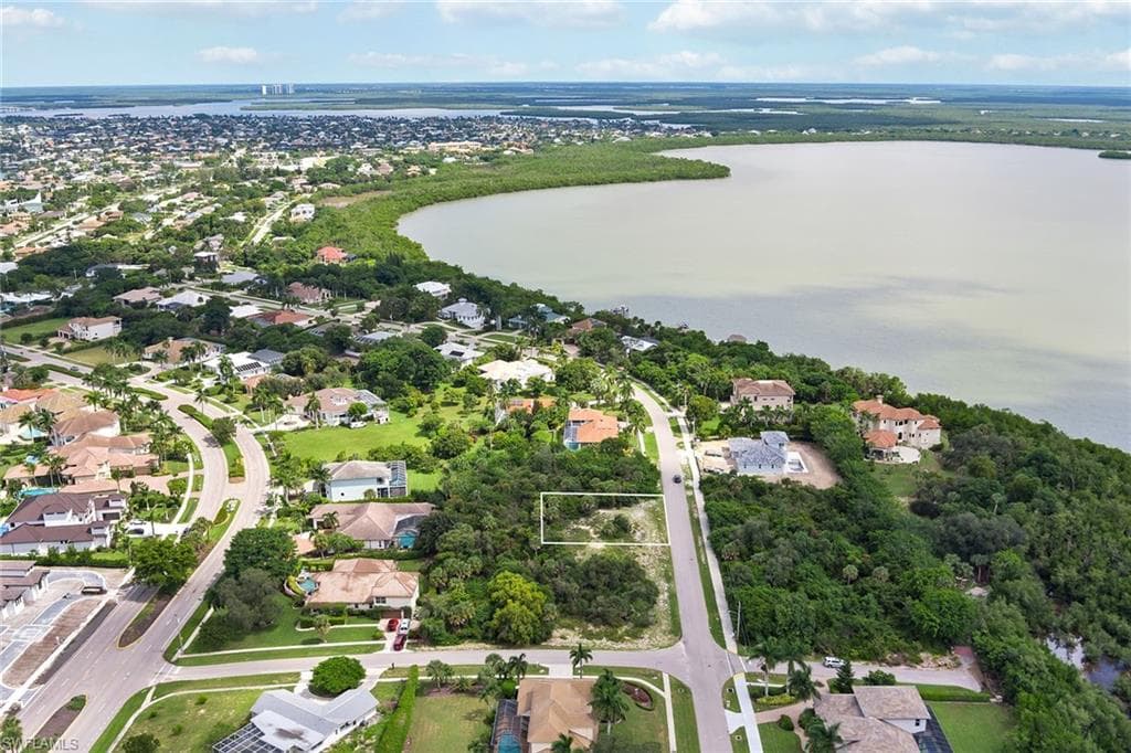 680 Inlet Dr, Marco Island, FL 34145-5