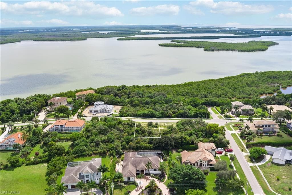 680 Inlet Dr, Marco Island, FL 34145-8