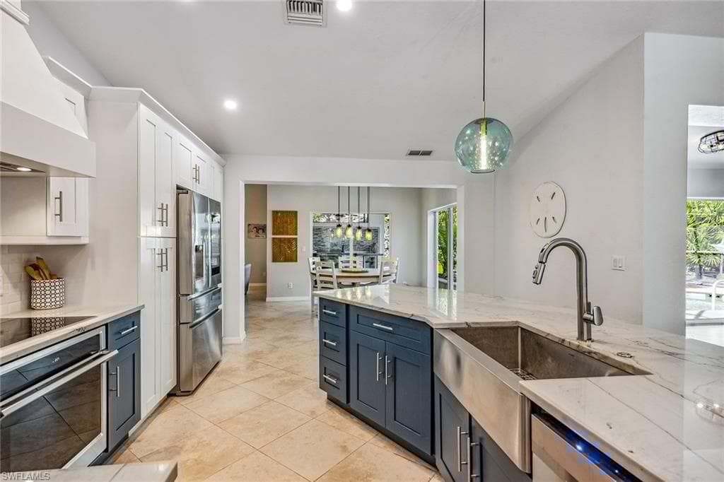 1862 Granada Dr, Marco Island, FL 34145-10