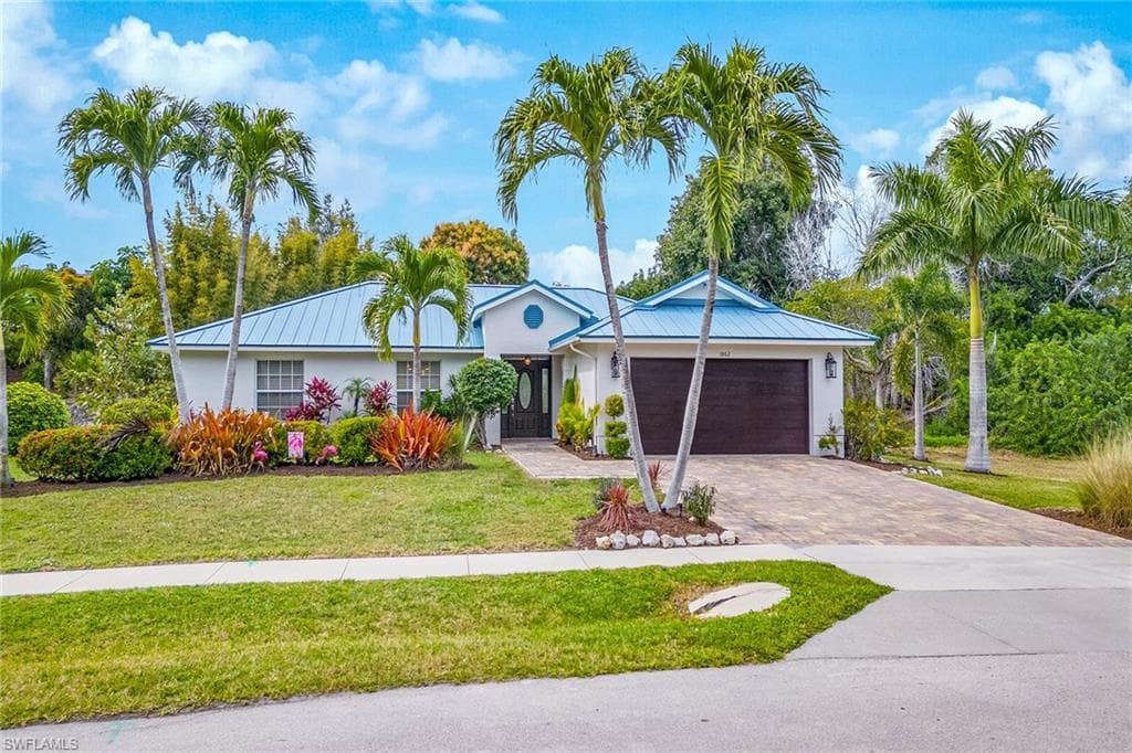 1862 Granada Dr, Marco Island, FL 34145-3