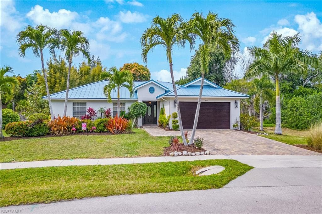 1862 Granada Dr, Marco Island, FL 34145-3