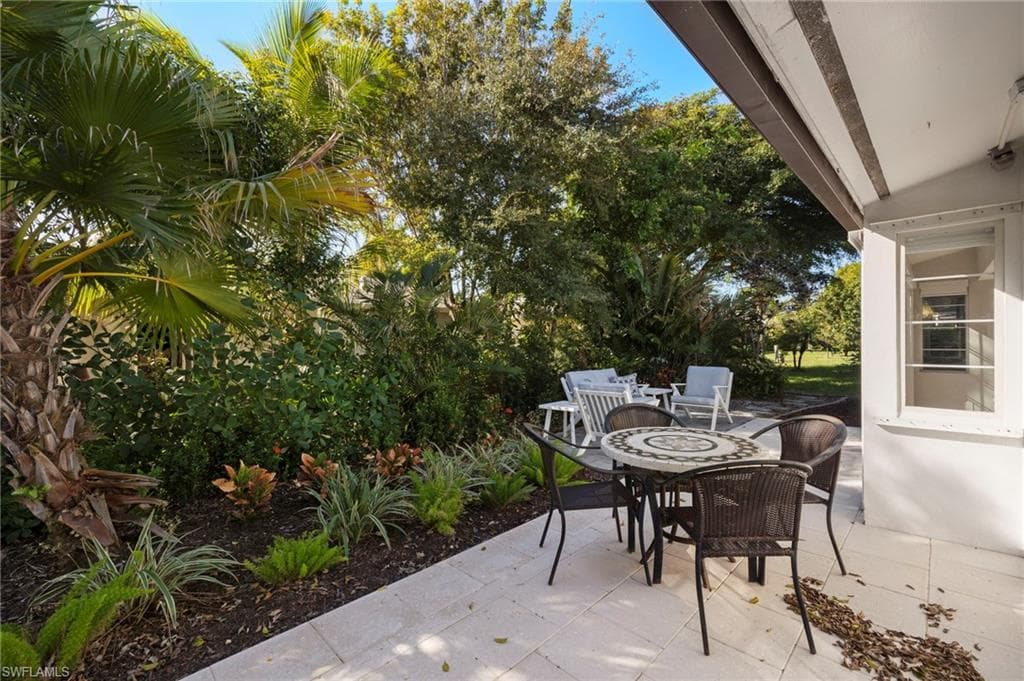 7 Crooked Ln, Naples, FL 34112-22