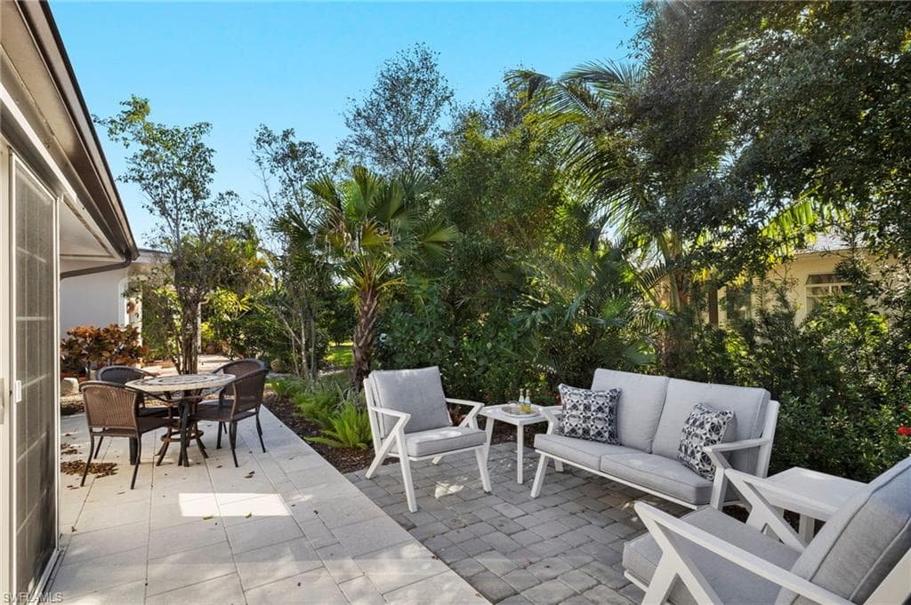 7 Crooked Ln, Naples, FL 34112-23