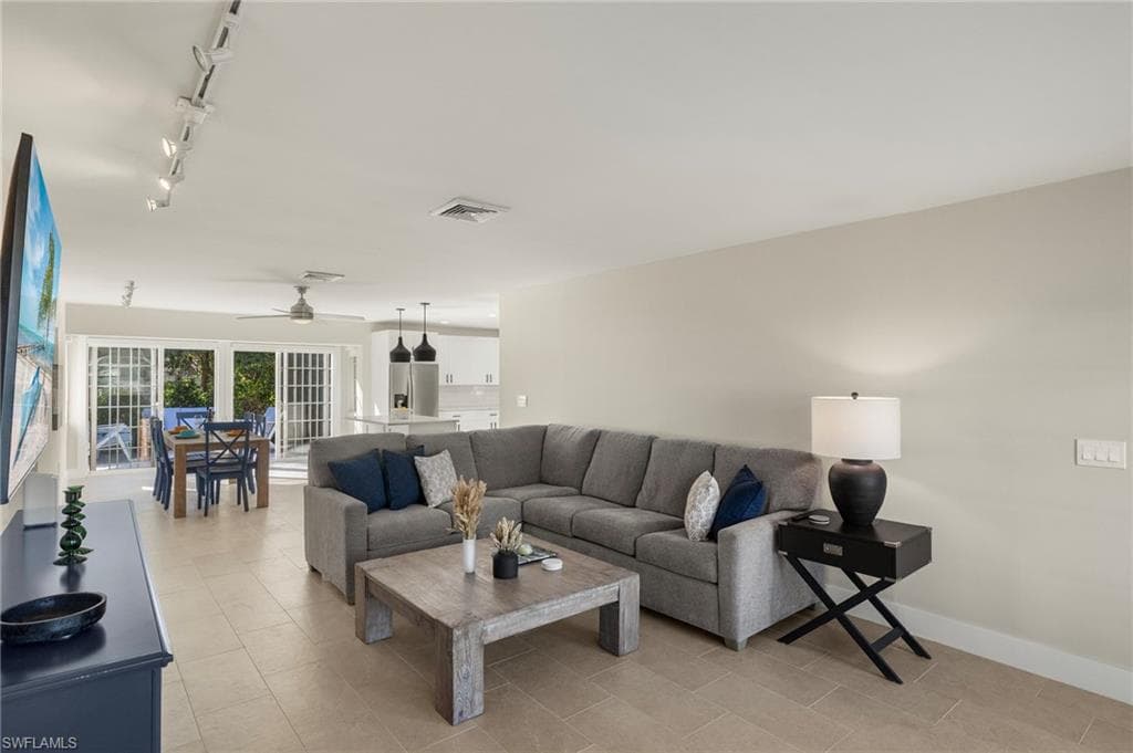 7 Crooked Ln, Naples, FL 34112-25