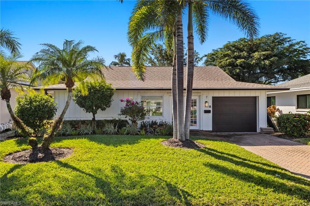 7 Crooked Ln, Naples, FL 34112-27