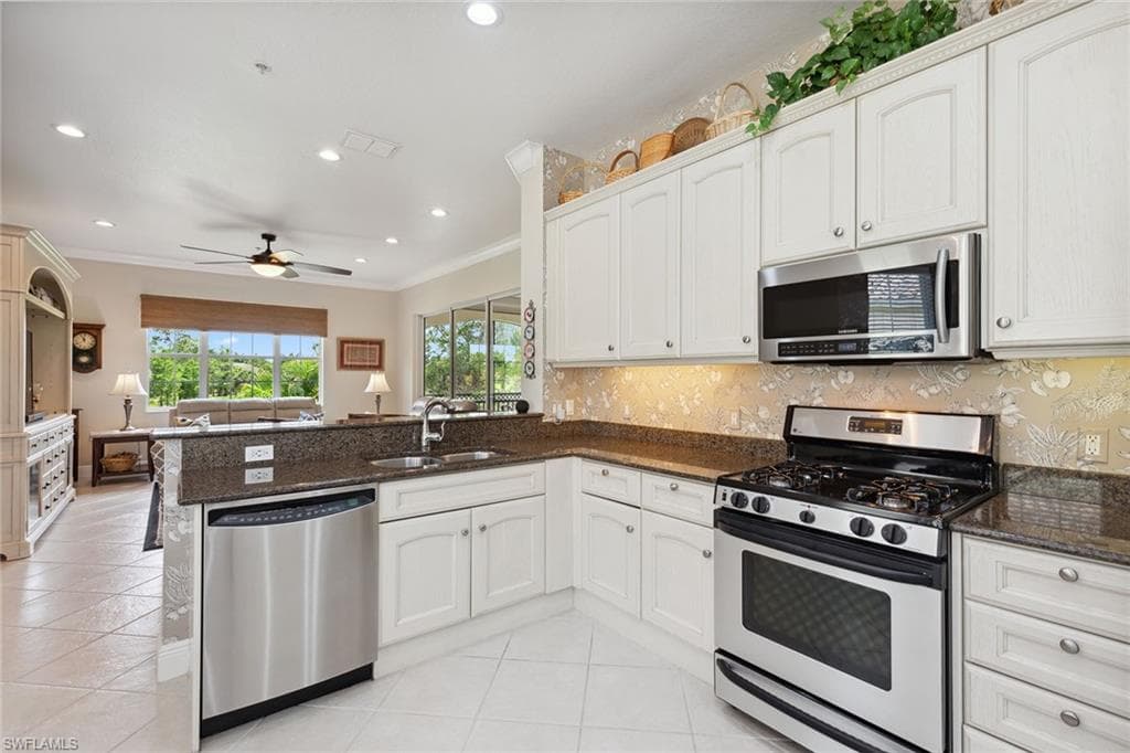 3755 Montreux Ln 201, Naples, FL 34114-3
