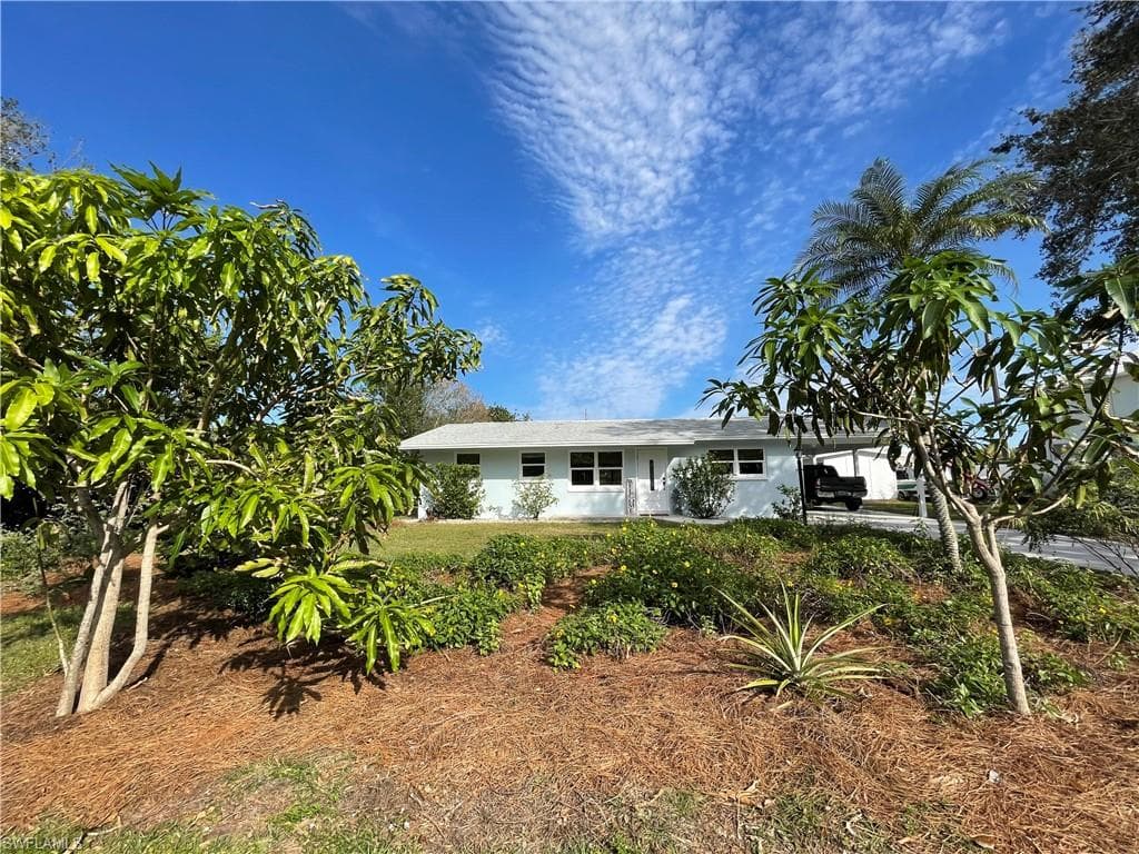 20681 Coconut Dr, Estero, FL 33928-1