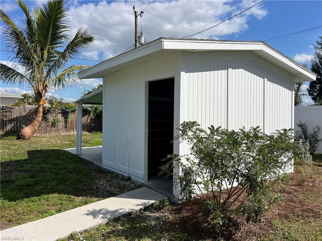 20681 Coconut Dr, Estero, FL 33928-28