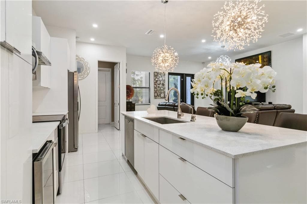 2960 6th Ave NE, Naples, FL 34120-11
