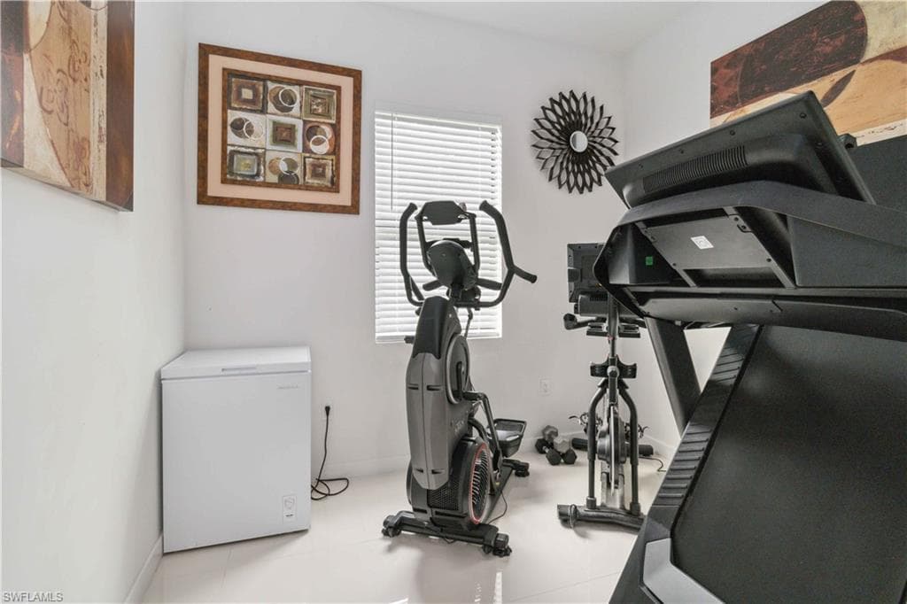 2960 6th Ave NE, Naples, FL 34120-13