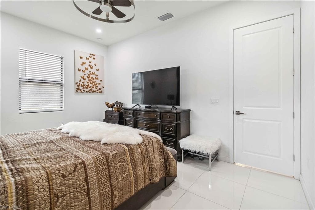 2960 6th Ave NE, Naples, FL 34120-20